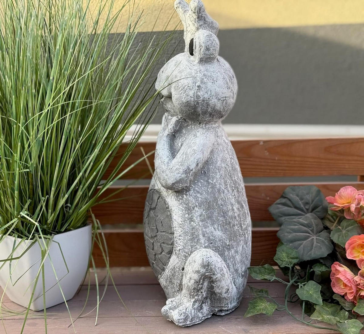 STEINFIGUR Froschkönigin mit Krone, Frostfester Steinguss - Grau, Stein (22/45/15cm) - stoneandstyle