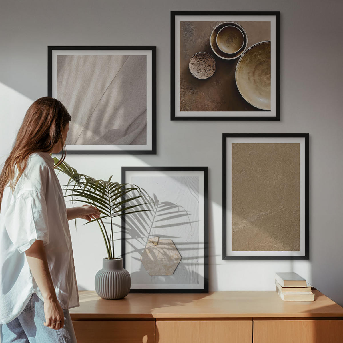 BILDER SET 4er Set - 50x50 cm & 40x60 cm Schwarzer Rahmen - Minimalistische warme Texturen - Schwarz, Kunststoff (50/50cm) - TULUP