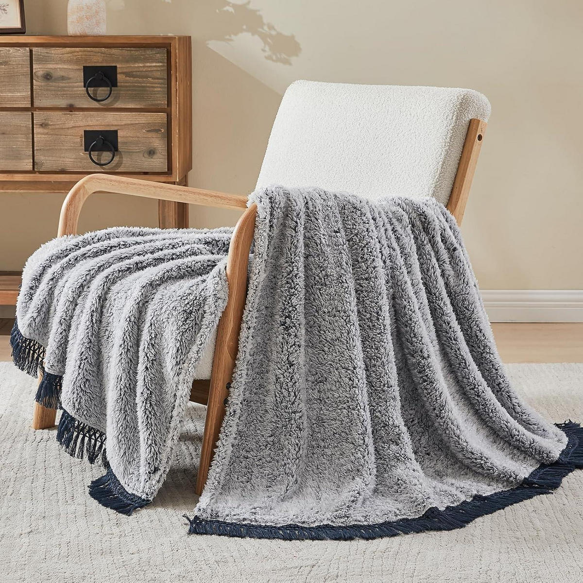 KUSCHELDECKE mit Quasten 127 x 177 cm - Grau, Textil (127/152cm)