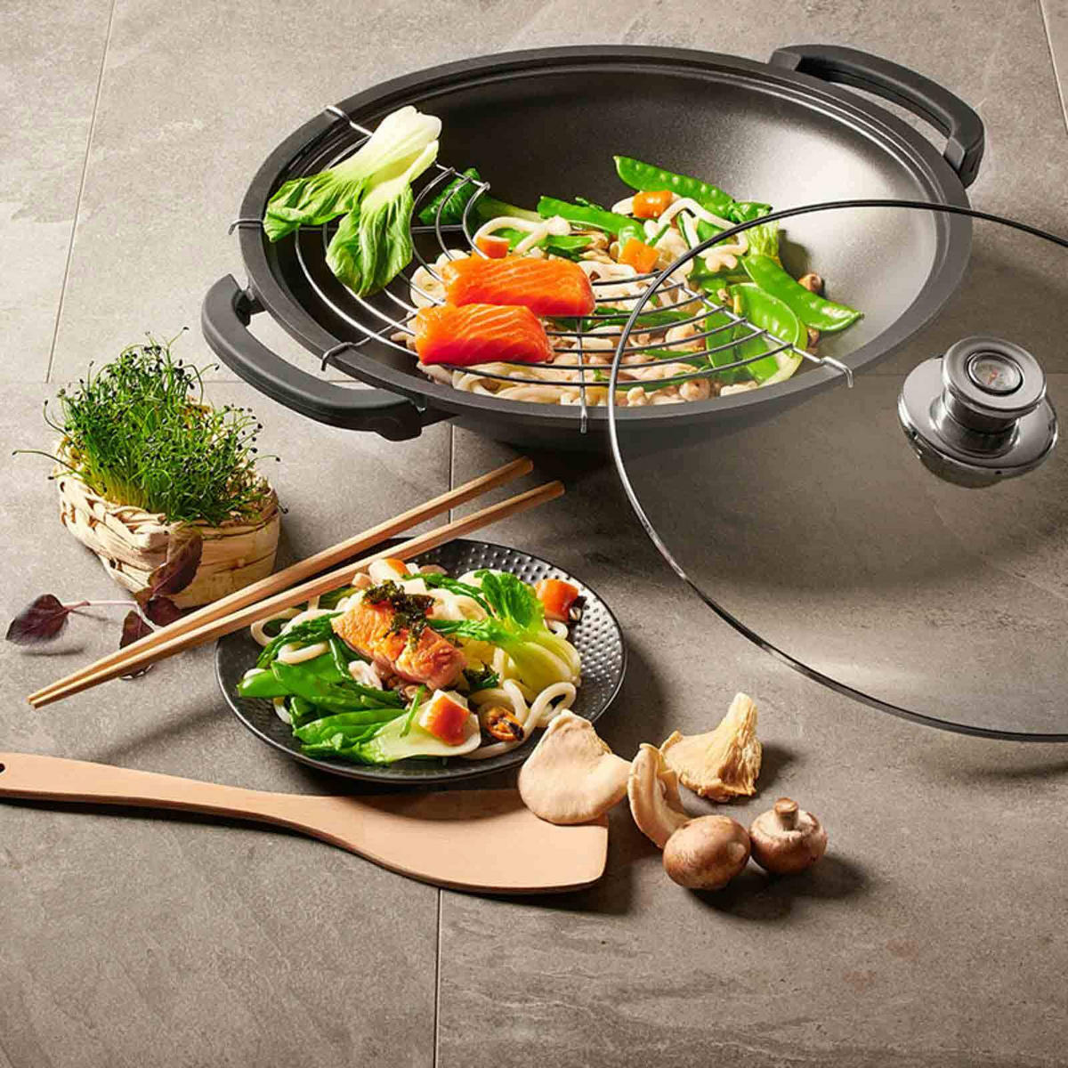 WOK INKL. ABLAGEGITTER Globus i schwarz ø 36 cm - Schwarz, Metall (36cm) - Schulte Ufer