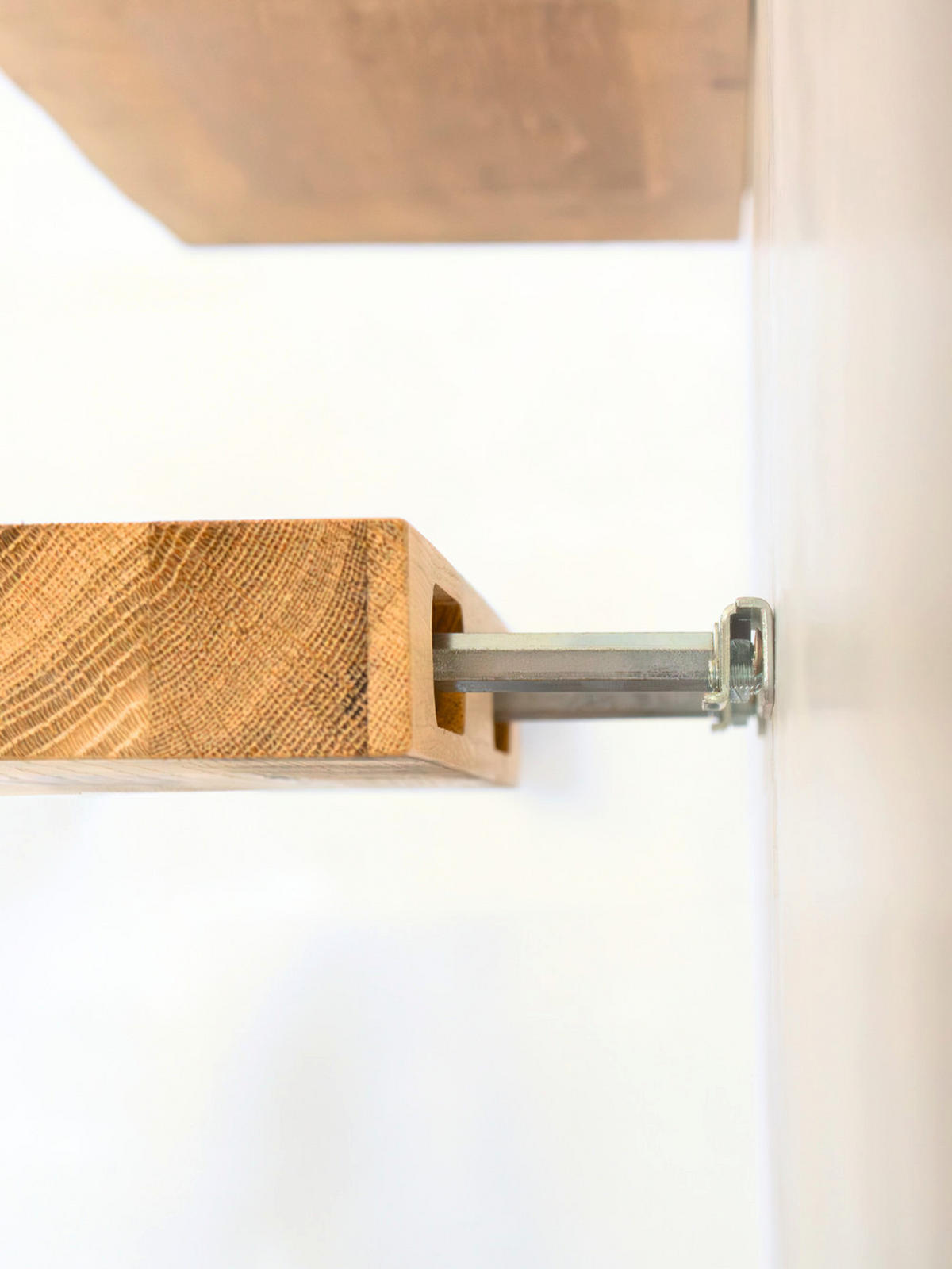 WANDREGAL schwebend mit Baumkante - Eichefarben, Holz (100/4/22cm) - holz4home