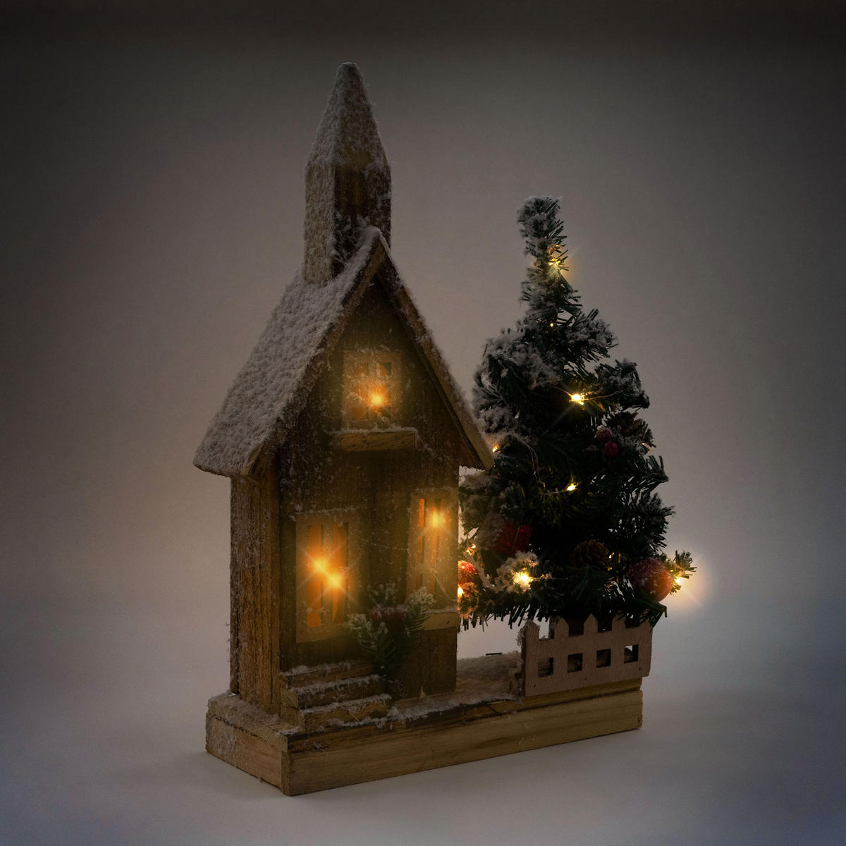 WEIHNACHT HAUS mit Baum - Braun, Holz (11/44/27cm)