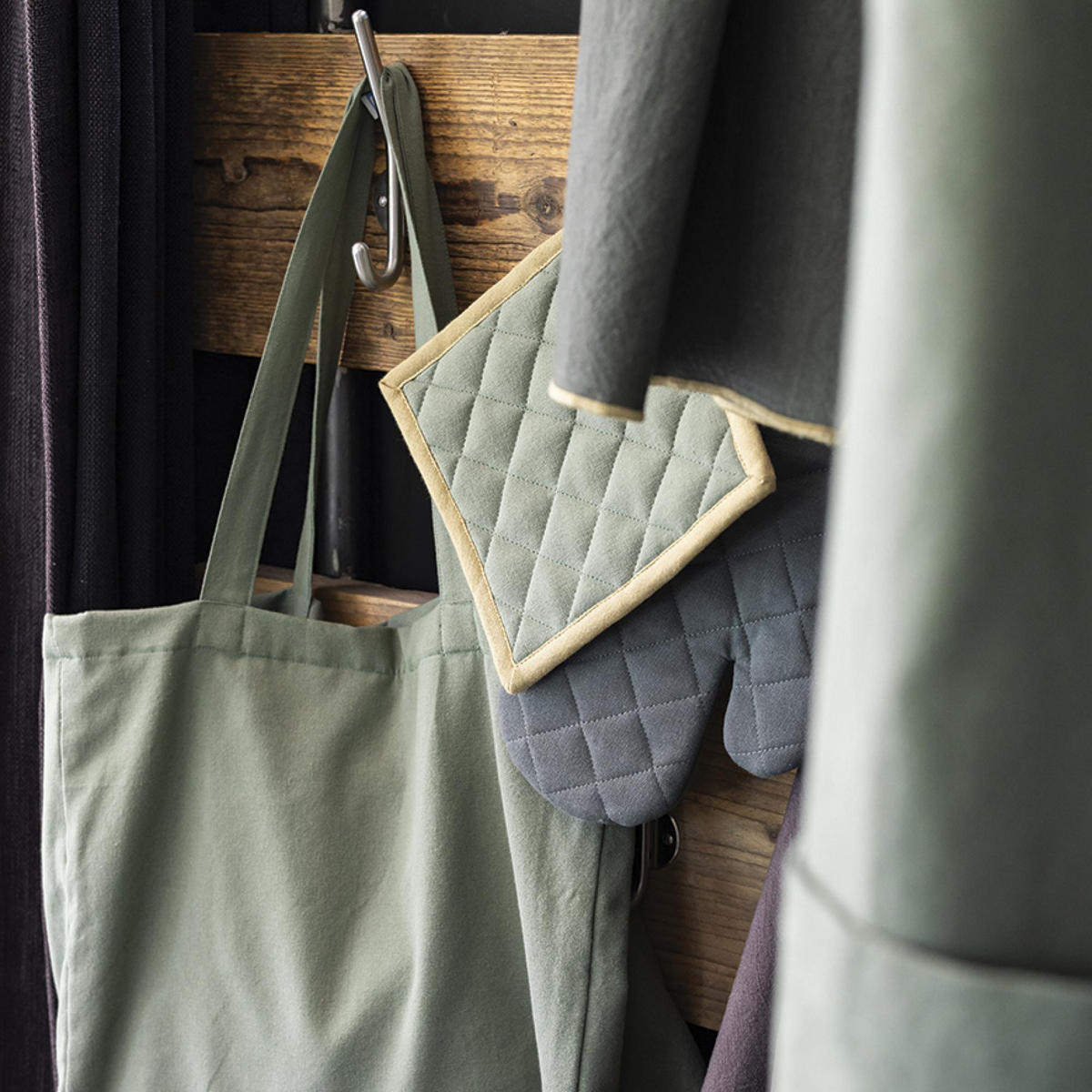 SET AUS RECYCELTEM TOPFHANDSCHUH/TOPFLAPPEN Grace matchagrün 15 x 32 cm - Salbeigrün, Textil (15/32cm) - Winkler