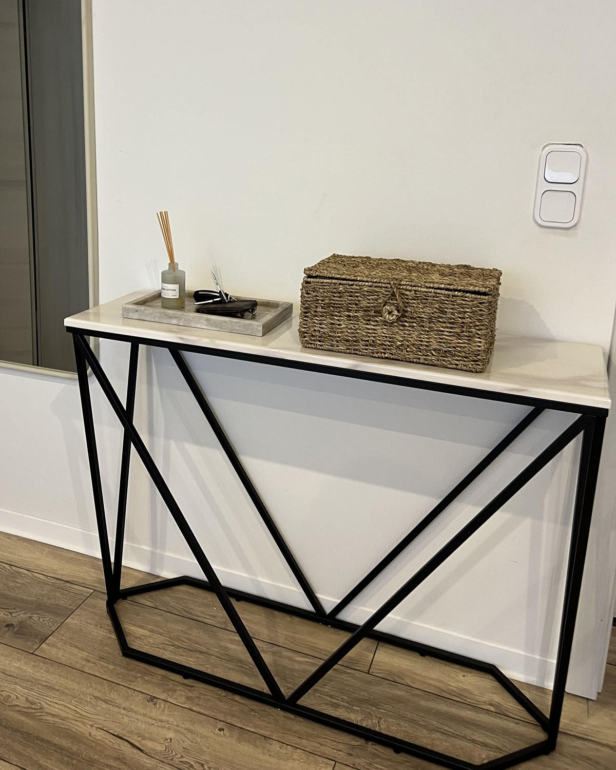 CONSOLĂ aspect de marmură albă/neagră Hazen - alb/negru, compozit lemnos (30/100/75cm) - Beliani