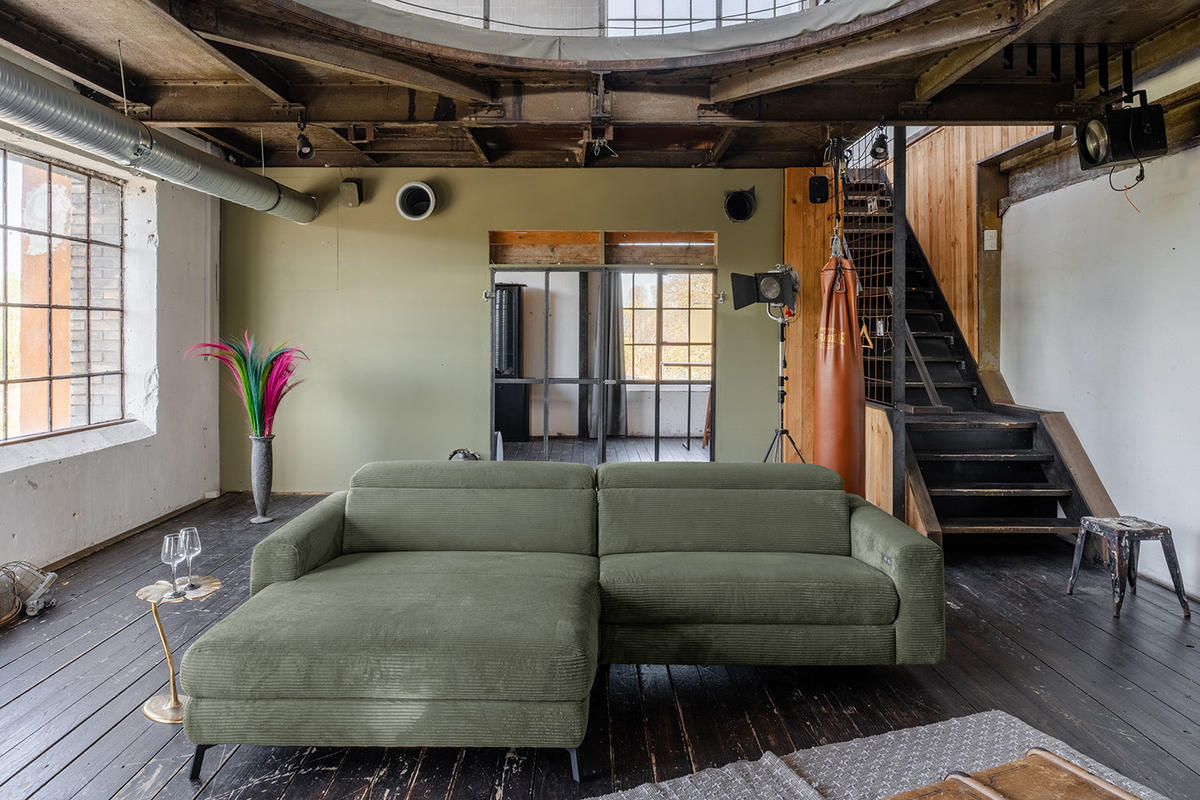 ECKSOFA LAISKA Grün Cord - Schwarz/Olivgrün, Textil/Metall (282/177cm) - KAWOLA