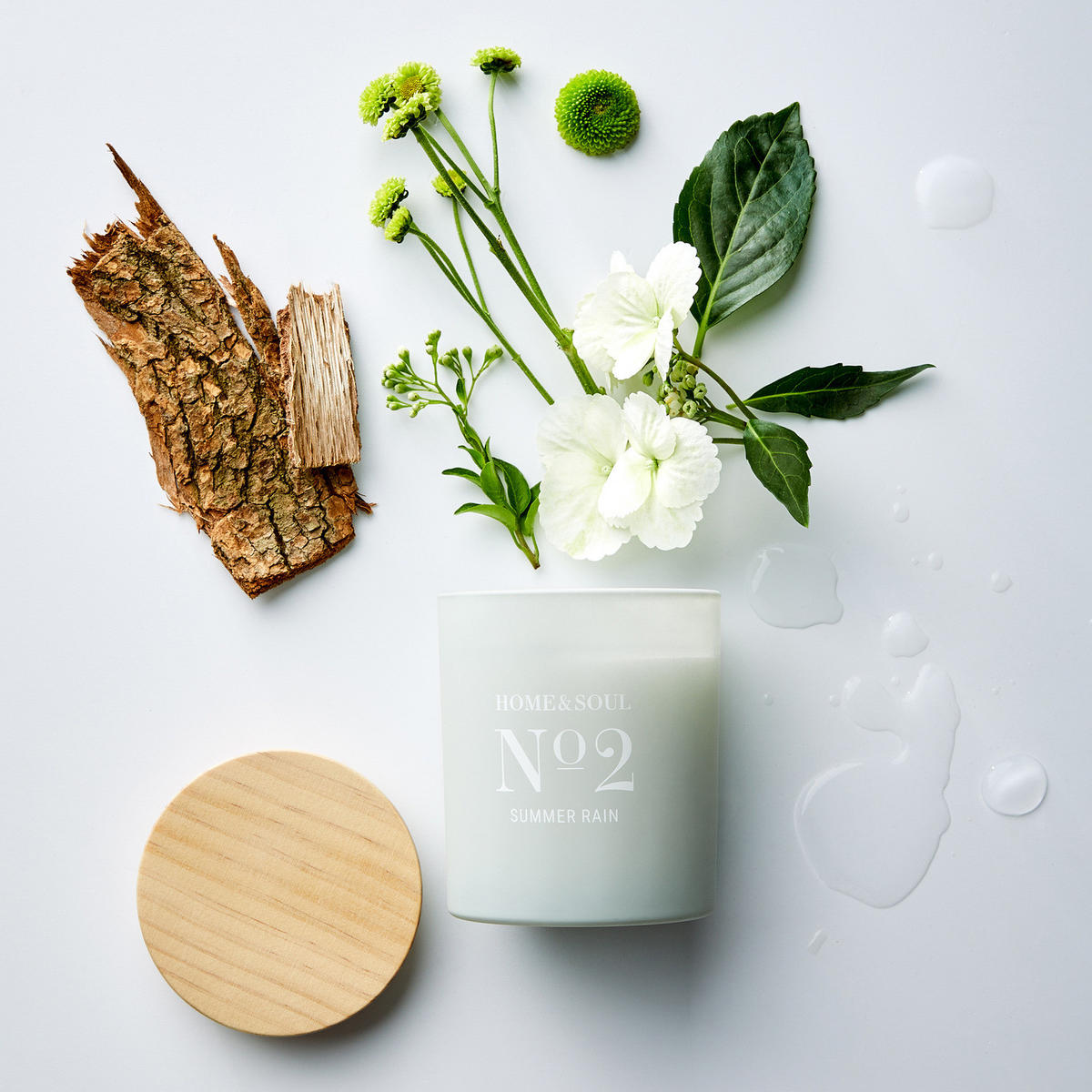 DUFTKERZE Home & Soul No. 2 Summer Rain - Hellblau, Holz/Paraffin (9cm) - Butlers