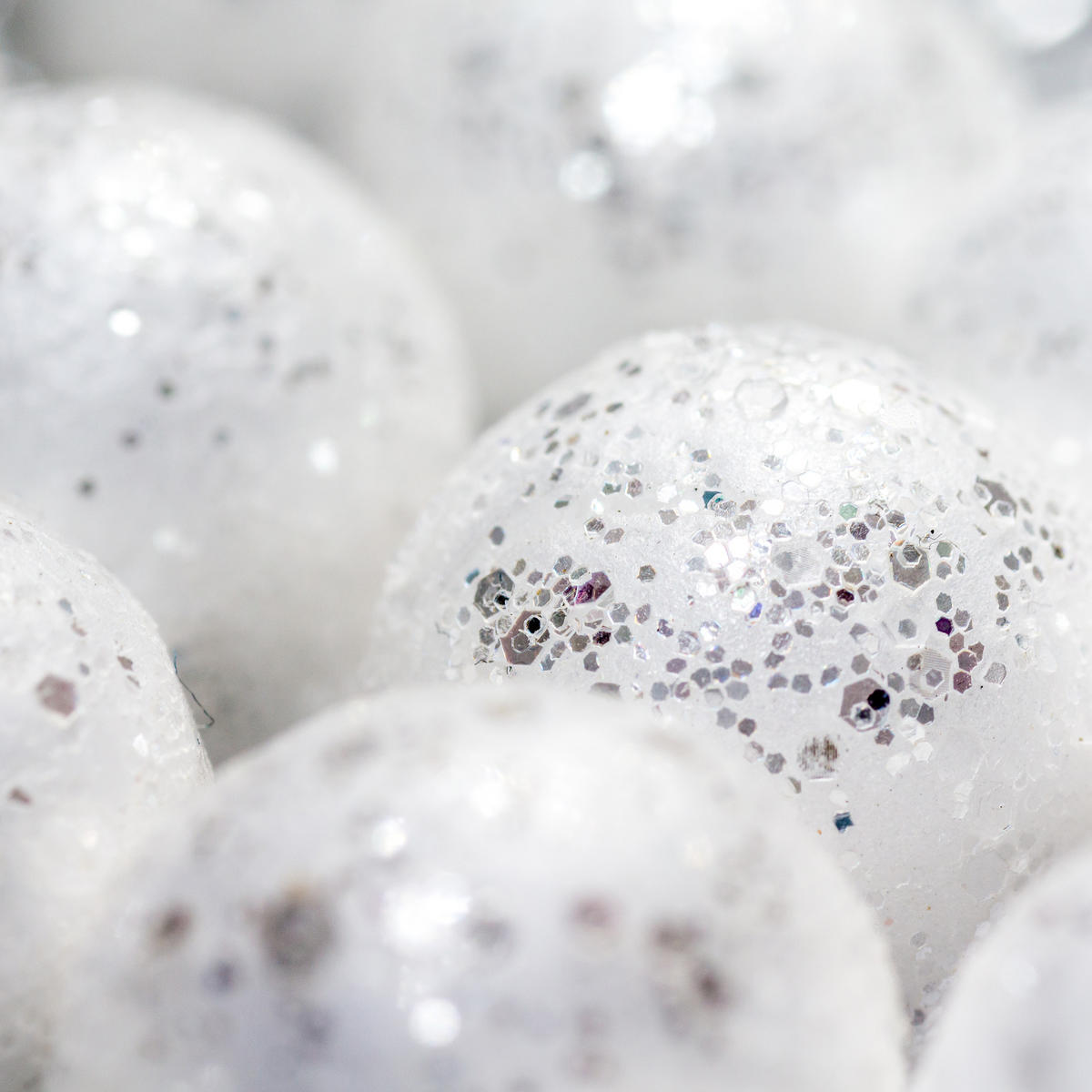 72XSTYROPORKUGELN - Weiß, Kunststoff (7/7/7cm) - Relaxdays