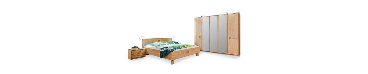 Schlafzimmer mit einem Bett, einer Kommode und einem Kleiderschrank mit Spiegel, in einer Holzoptik.
