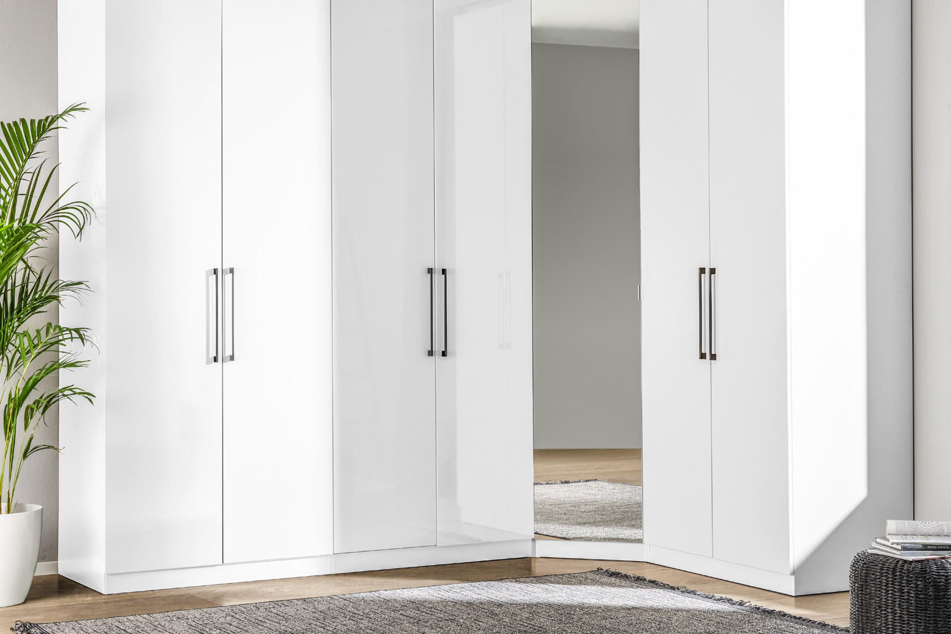 Eckkleiderschrank in weiß