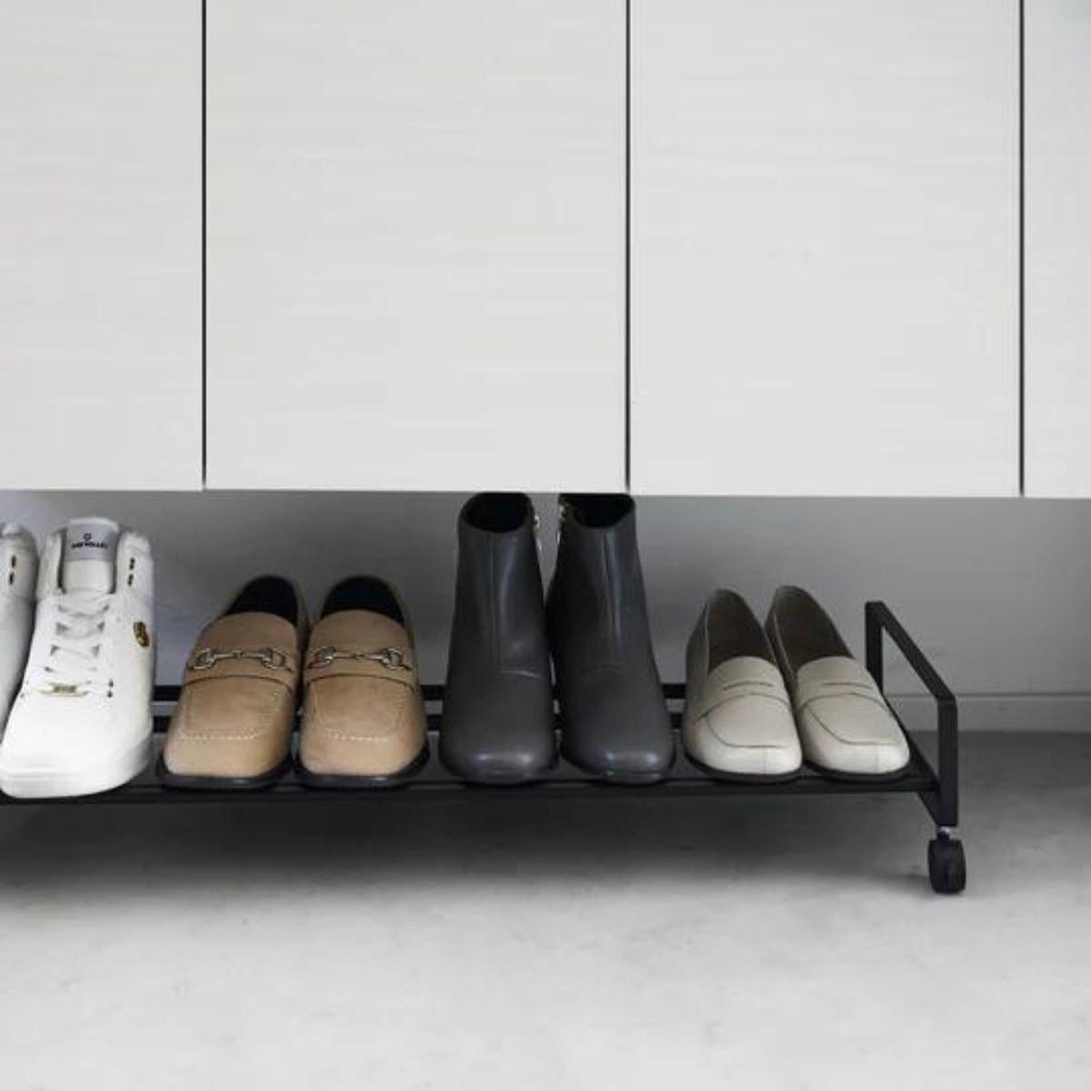 SCHUHREGAL auf rollen - tower 83,5/27,5/14,5 cm - Schwarz, Metall (27.5/14.5/83.5cm) - Yamazaki