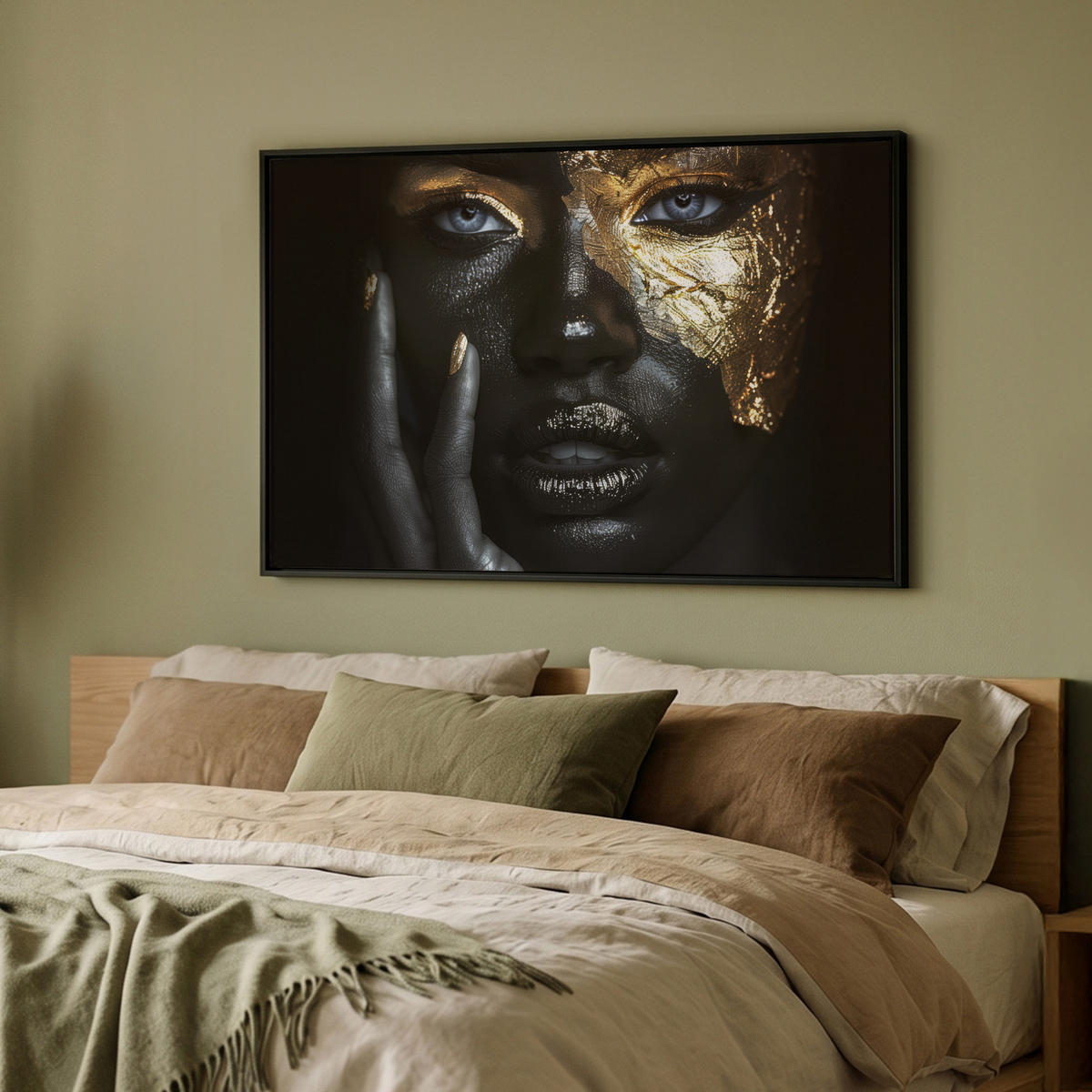 LEINWAND Bilder mit Rahmen - Frau - Gold - Porträt - Schwarz-Weiß - Luxus - 90x60 - Hellblau, Textil (90/60cm) - MuchoWow
