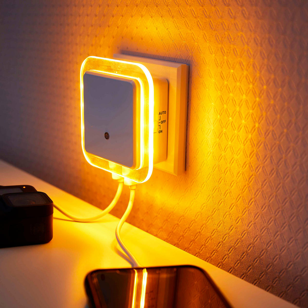LED-NACHTLICHT - Bernsteinfarben mit Dämmerungssensor und 2 USB-Anschlüssen für Schlafzimmer und Flur, 2er-Set - Weiß, Kunststoff (6.8/9.2/9.2cm) - Northpoint