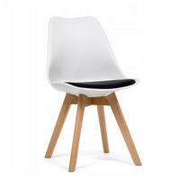 STUHL Dublin skandynavisch weiß mit schwarzen Kissen - Schwarz/Naturfarben, Holz/Kunststoff (49/83/54cm) - NEW HOME