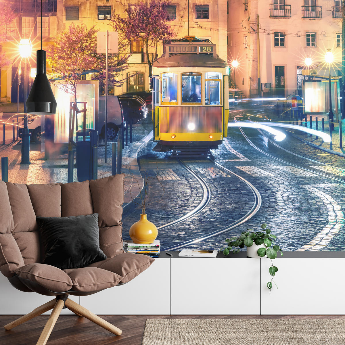 FOTOTAPETE für Wohnzimmer Lissabon Straßenbahn Nacht Altstadt 200x140 - Gelb/Beige, Papier (200/140cm) - Muralo