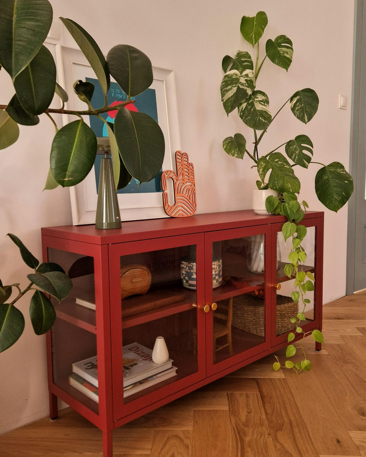 SIDEBOARD se skleněnými dveřmi Kov 115 cm Tmavě červený Newport - tmavě červená, kov (115/64/35cm) - Beliani