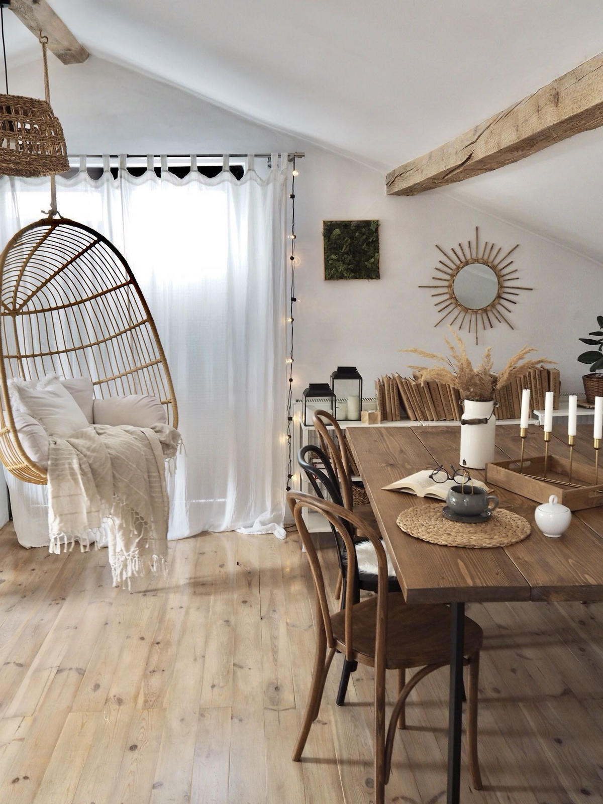 FOTOLIU SUSPENDAT PE ratan natural/bej cu pernă de șezut Casoli - bej/culoare naturală, material plastic (84/113/70cm) - Beliani