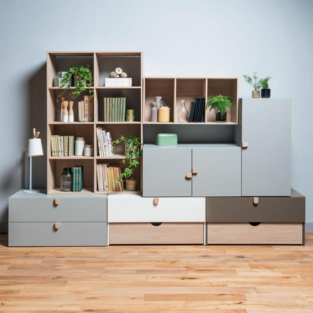 GRAUE Kommode mit 2 Schubladen und Holzgriffen - Stige - Grau, Holzwerkstoff (49/47/94cm) - Calicosy