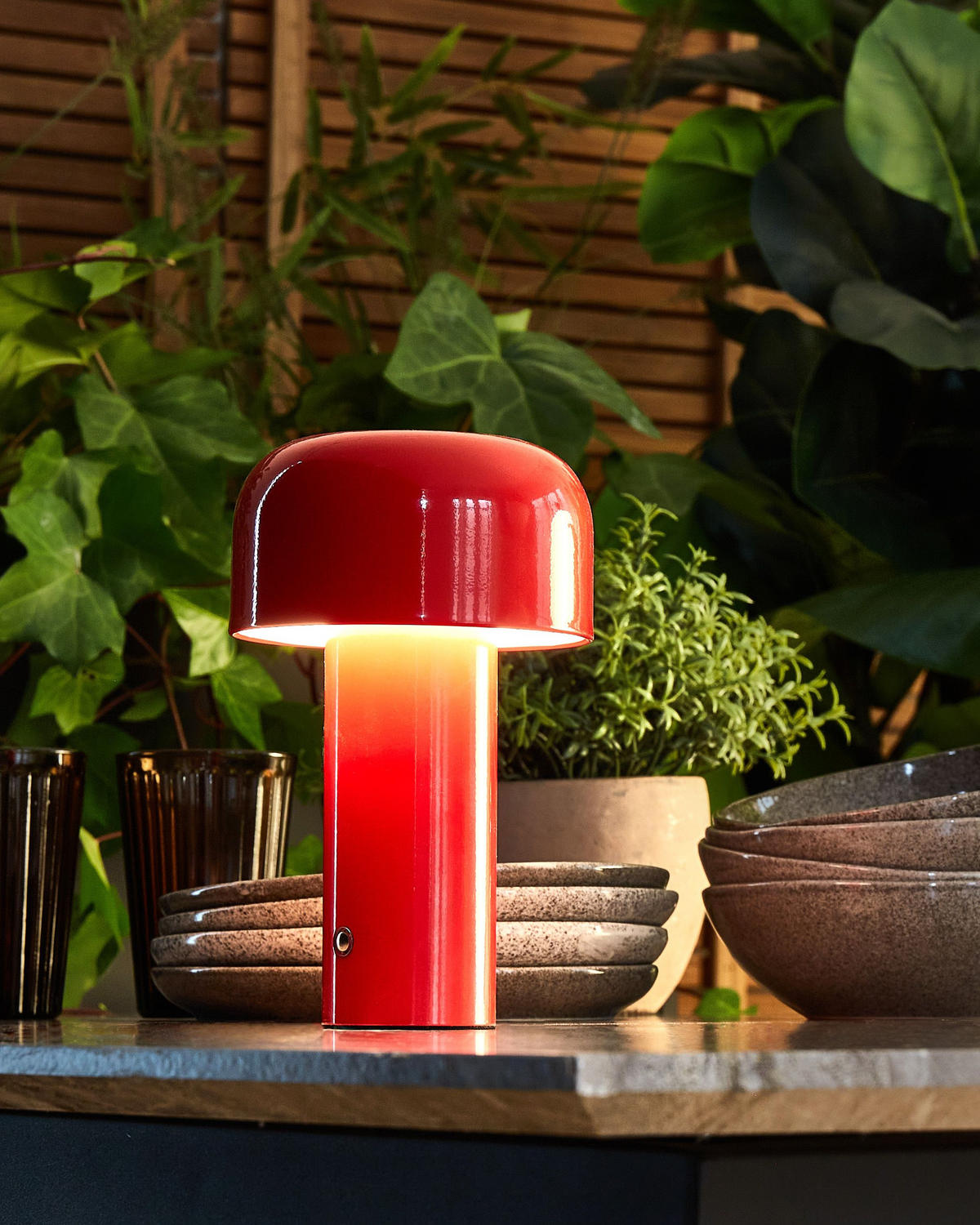 LED-TISCHLEUCHTE Rot Besos - Rot, Metall (12/12/21cm) - Beliani