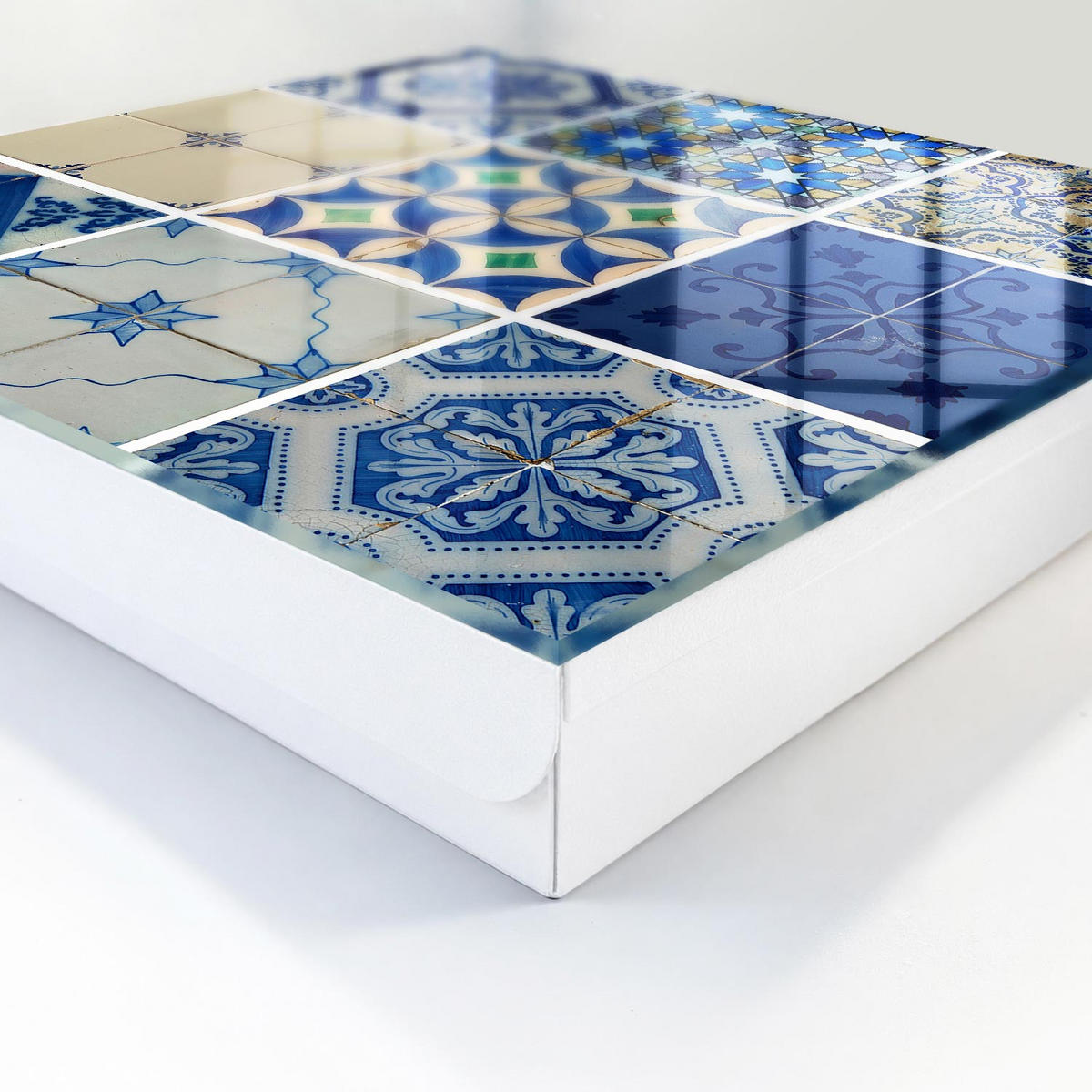 SCHLÜSSELBOX Weiß 30x30 cm – Türöffnung nach rechts - Azulejos-Fliesen - Blau, Metall (30/30/5cm) - TULUP