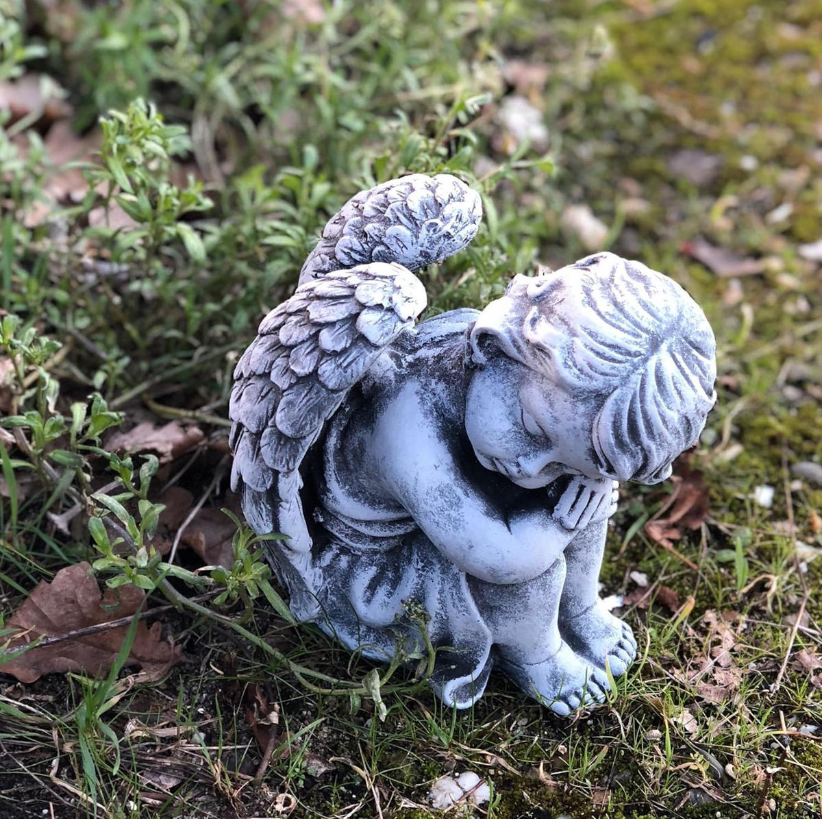 STEINFIGUR sitzender Engel, massiver Steinguss, Frostfest - Grau, Stein (11/15/15cm) - stoneandstyle