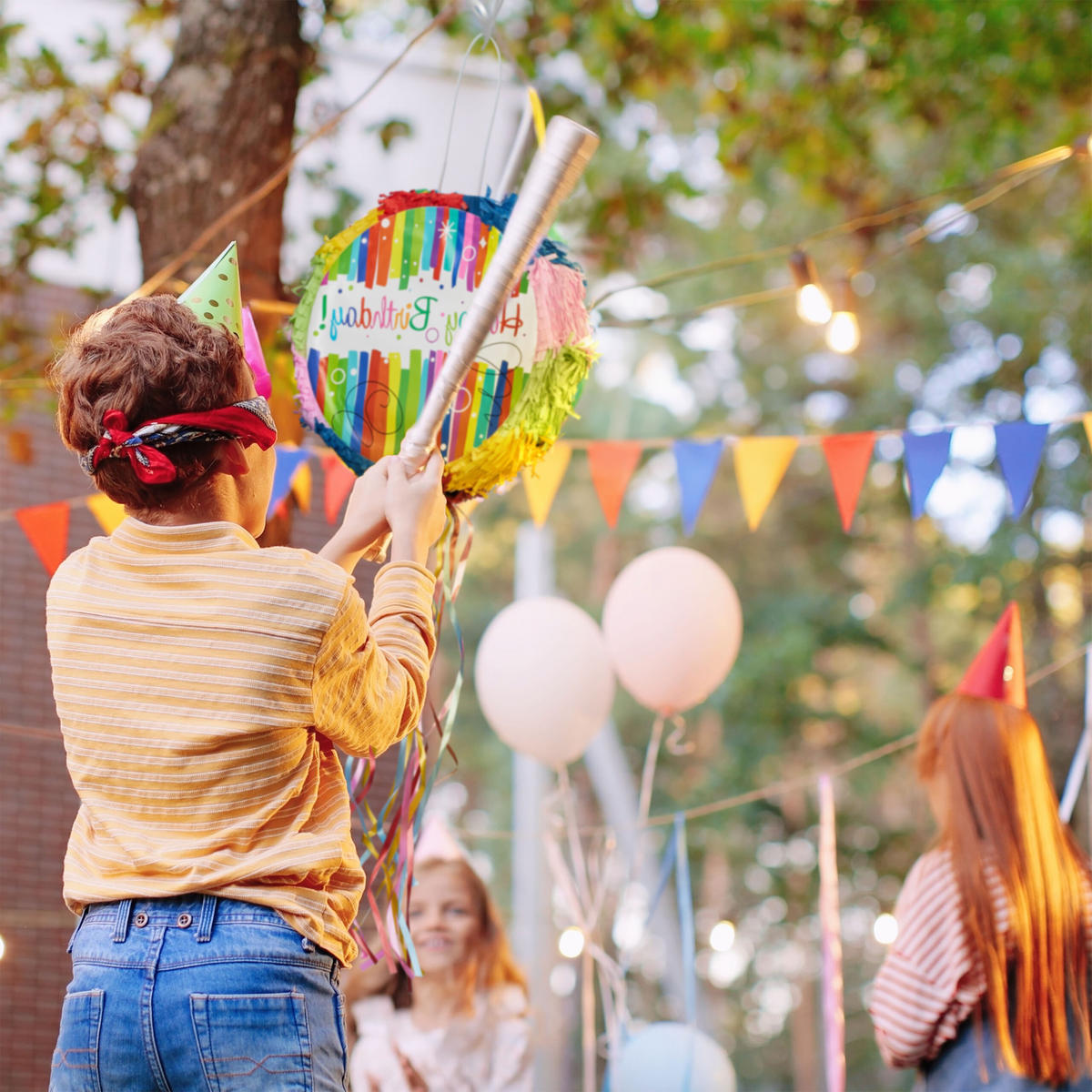 PINÁTA - různobarevná, papír/vlnitá lepenka (32/32/9cm) - Relaxdays