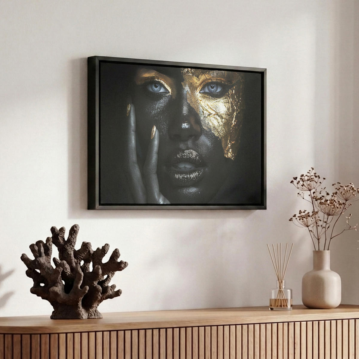 LEINWAND Bilder mit Rahmen - Frau - Gold - Porträt - Schwarz-Weiß - Luxus - 30x20 - Hellblau, Textil (30/20cm) - MuchoWow