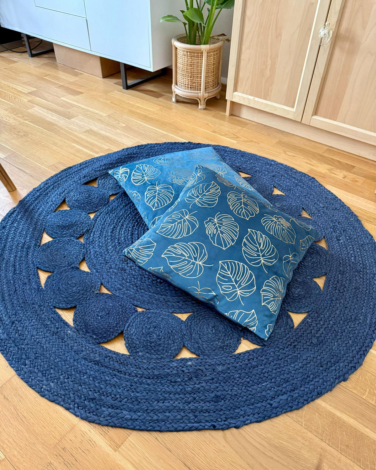 DEKORATIVNÍ POLŠTÁŘ sada 2 ks Modrý 45/45 cm Monstera - modrá, textil (45/45cm) - Beliani