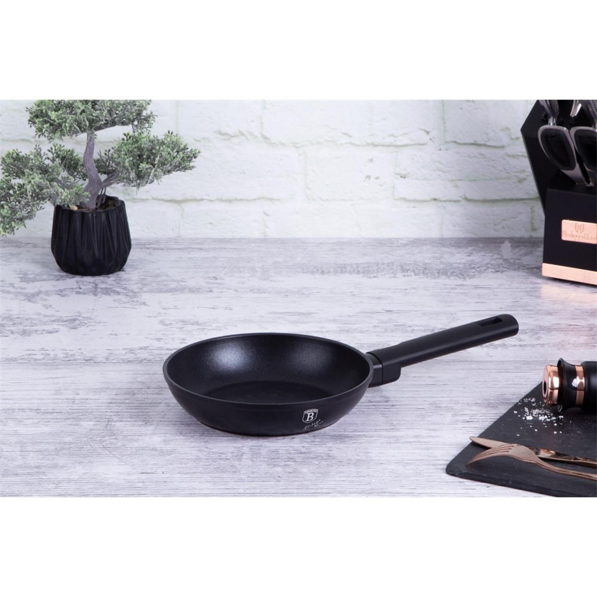 TITAN-BRATPFANNE 24 cm Monaco 35556 - Schwarz, Metall (24cm) - Berlinger Haus