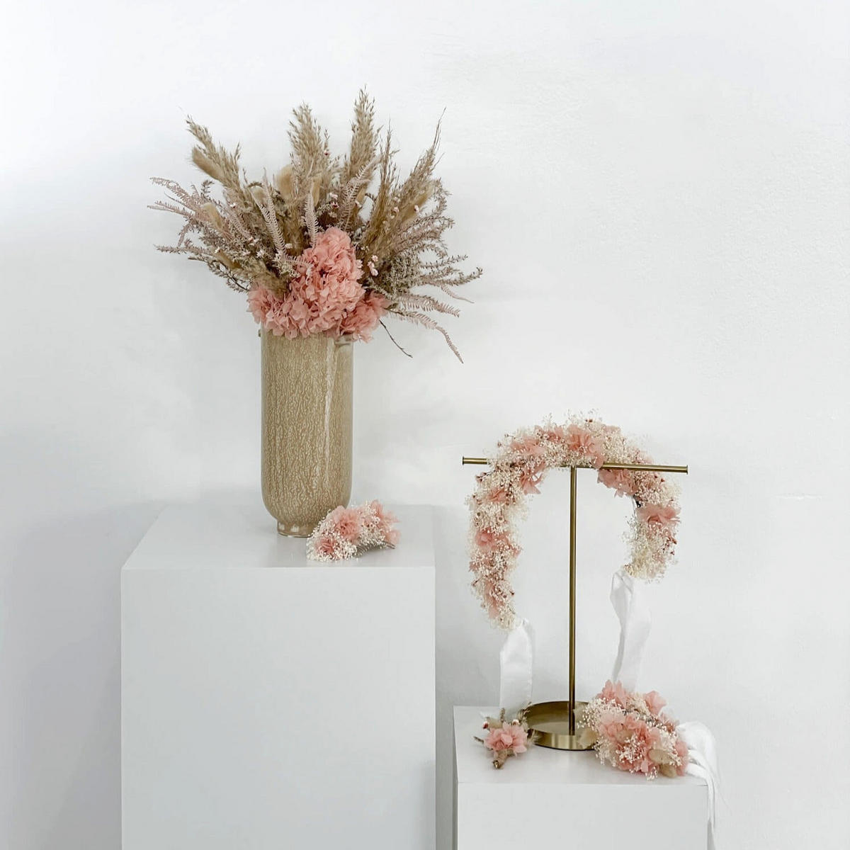 ARMBAND Trockenblumen rosa mit Hortensie und Schleierkraut - rosa / Hortensie - Rosa, Naturmaterialien (15cm) - Lykke & You