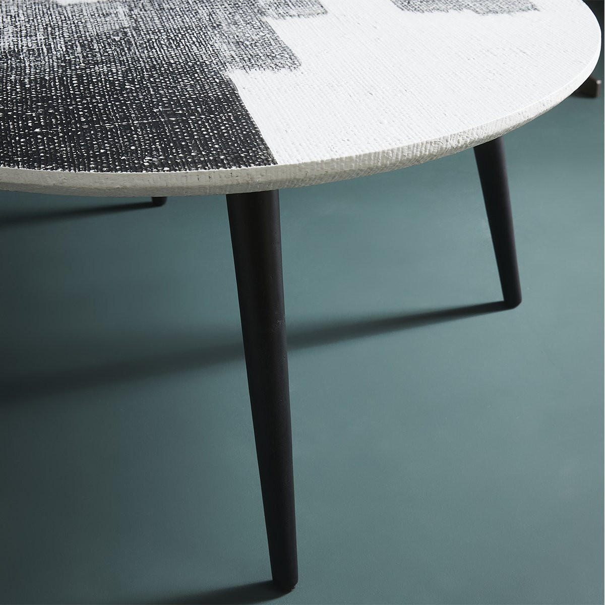 ABSTRAKTNÍ konferenční stolek - výška 38 cm - černá, kompozitní dřevo (80/80/38cm) - Signature