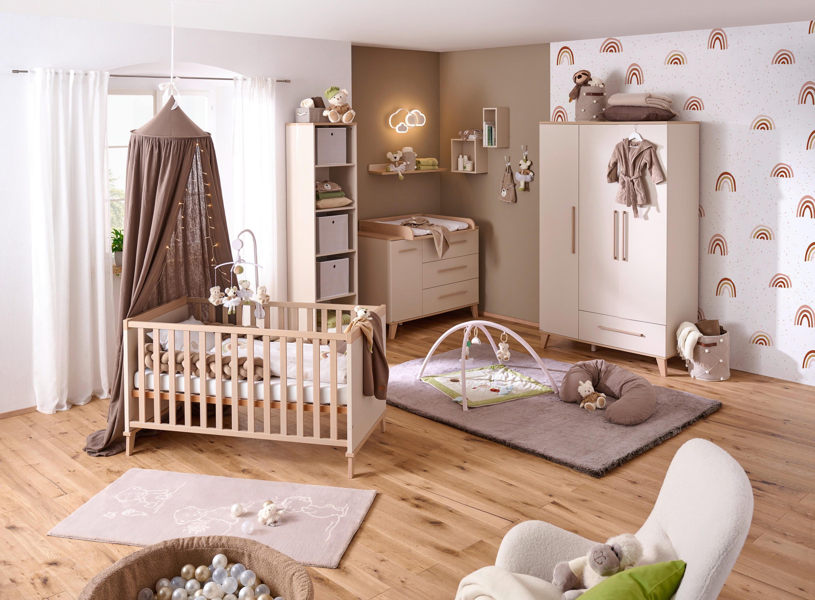 Babyzimmer in Beige und Altrosa