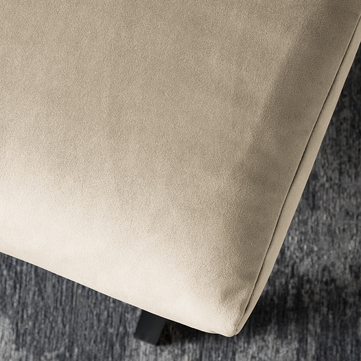 POLSTERHOCKER mit Holzfüßen - Beige/Schwarz, Eichenholz/Textil (51/37/41cm) - home24