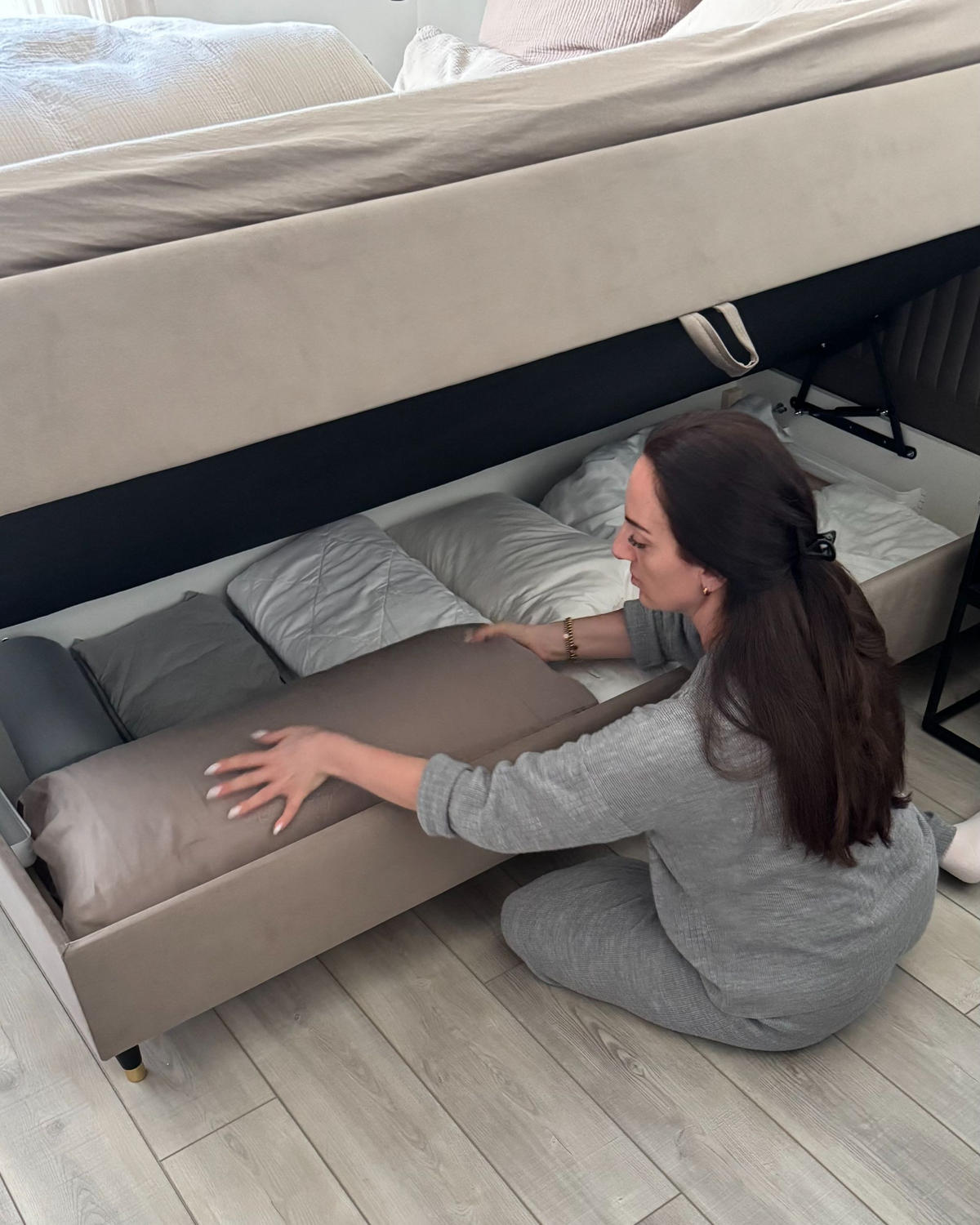 BOXSPRINGOVÁ POSTEL s úložným prostorem 180/200 cm Látka Taupe Officer - šedohnědá, textil (180/200cm) - Beliani