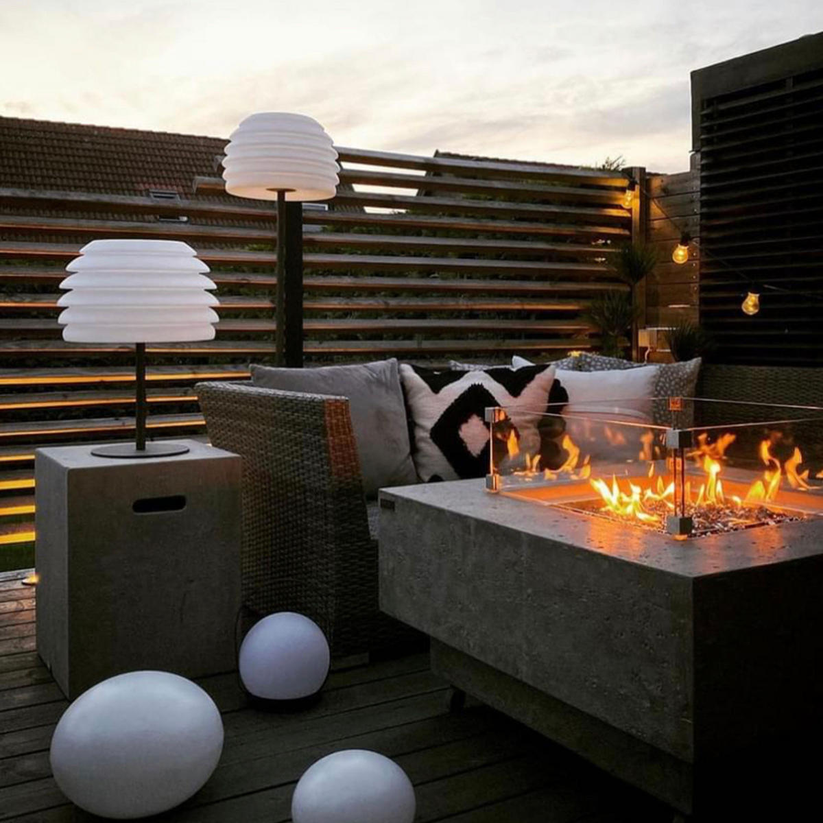 FEUERTISCH Manhattan Gasfeuerstelle aus GF-Beton 91/91/40 cm - Hellgrau, Naturmaterialien (91/40/91cm) - Elementi