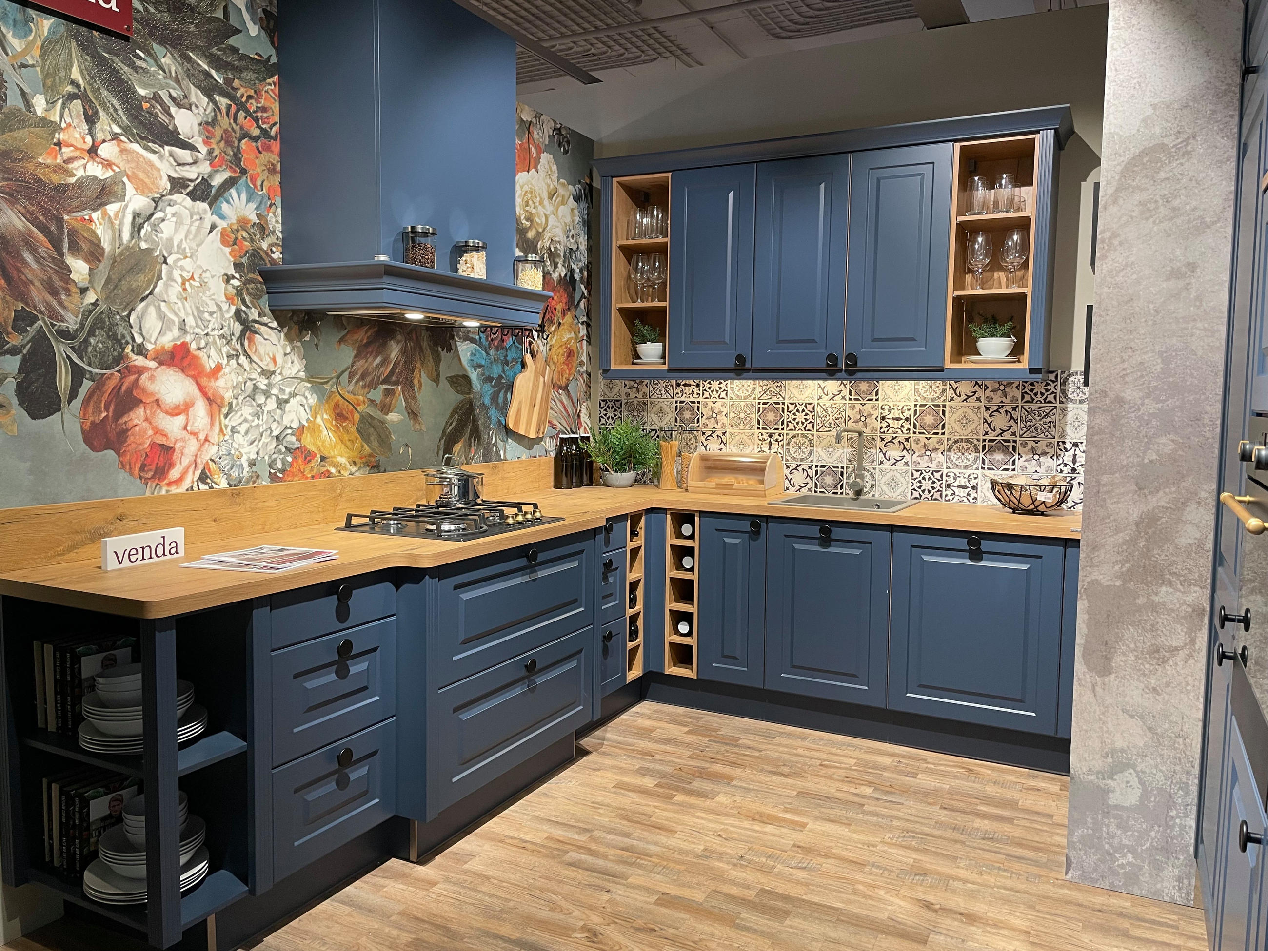 KUCHYŇ RUSTIKÁLNÍ SE SPOTŘEBIČI - Venda