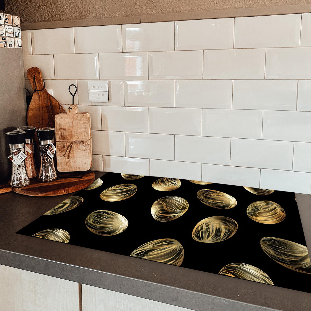 HERDABDECKPLATTE Eier - Gold - Muster Ceranfeldabdeckung 76x51.5 cm - Schwarz, Kunststoff (76/51.5/0.2cm) - MuchoWow
