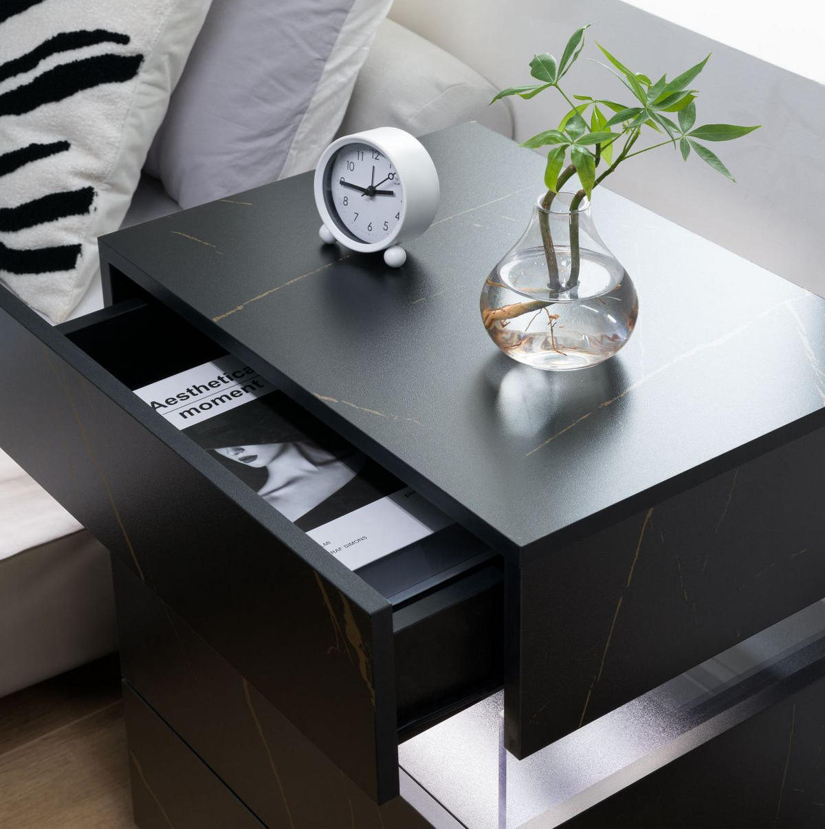 NACHTTISCH 48/38/61 cm Schwarz/Gold aus Holzwerkstoff mit LED-Beleuchtung - Schwarz, Holzwerkstoff (38/61/48cm) - OKWISH