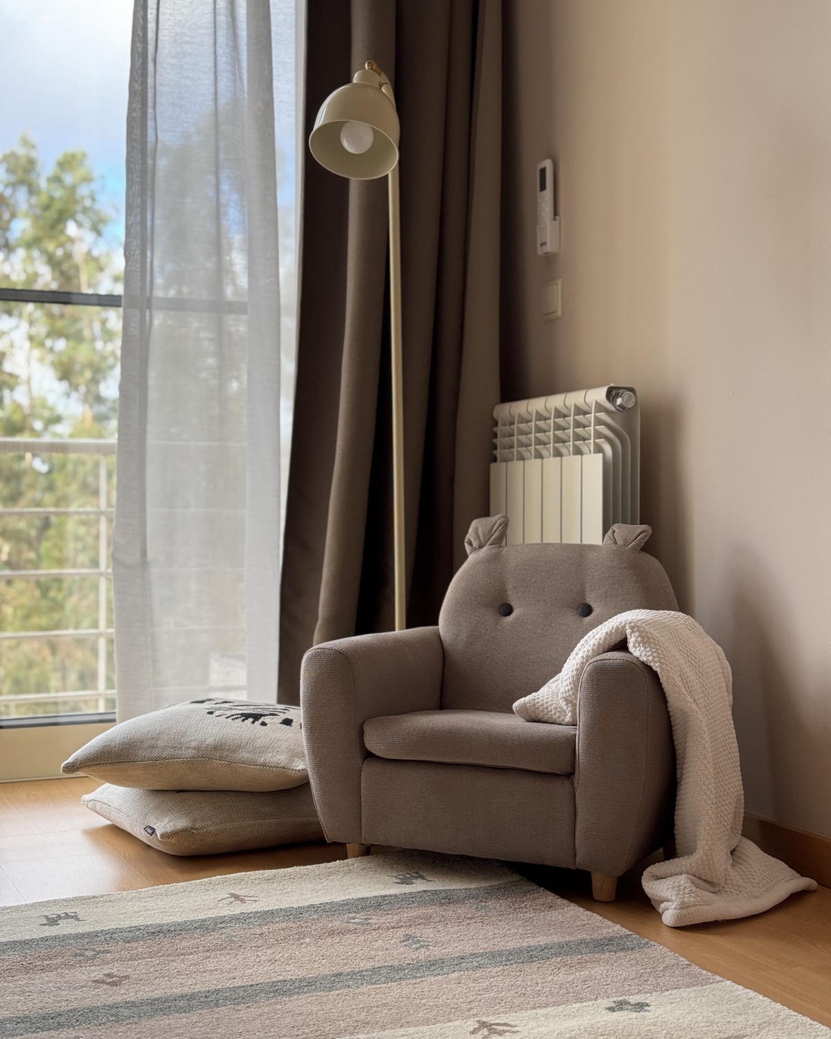 FOTOLIU PENTRU COPII Nilpferd textil taupe Maribo - taupe, material textil (61/59/44cm) - Beliani