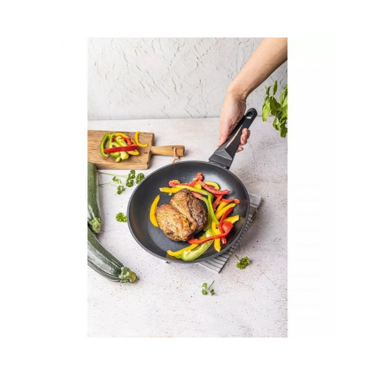 PFANNE Schwarz 24/24/4.7 cm 48797 - Schwarz, Metall (24cm) - Klausberg 