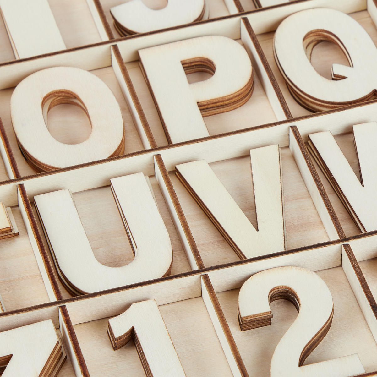 144-TLG.HOLZBUCHSTABEN-SET - Beige, Holz (28.5/34.5cm) - Relaxdays