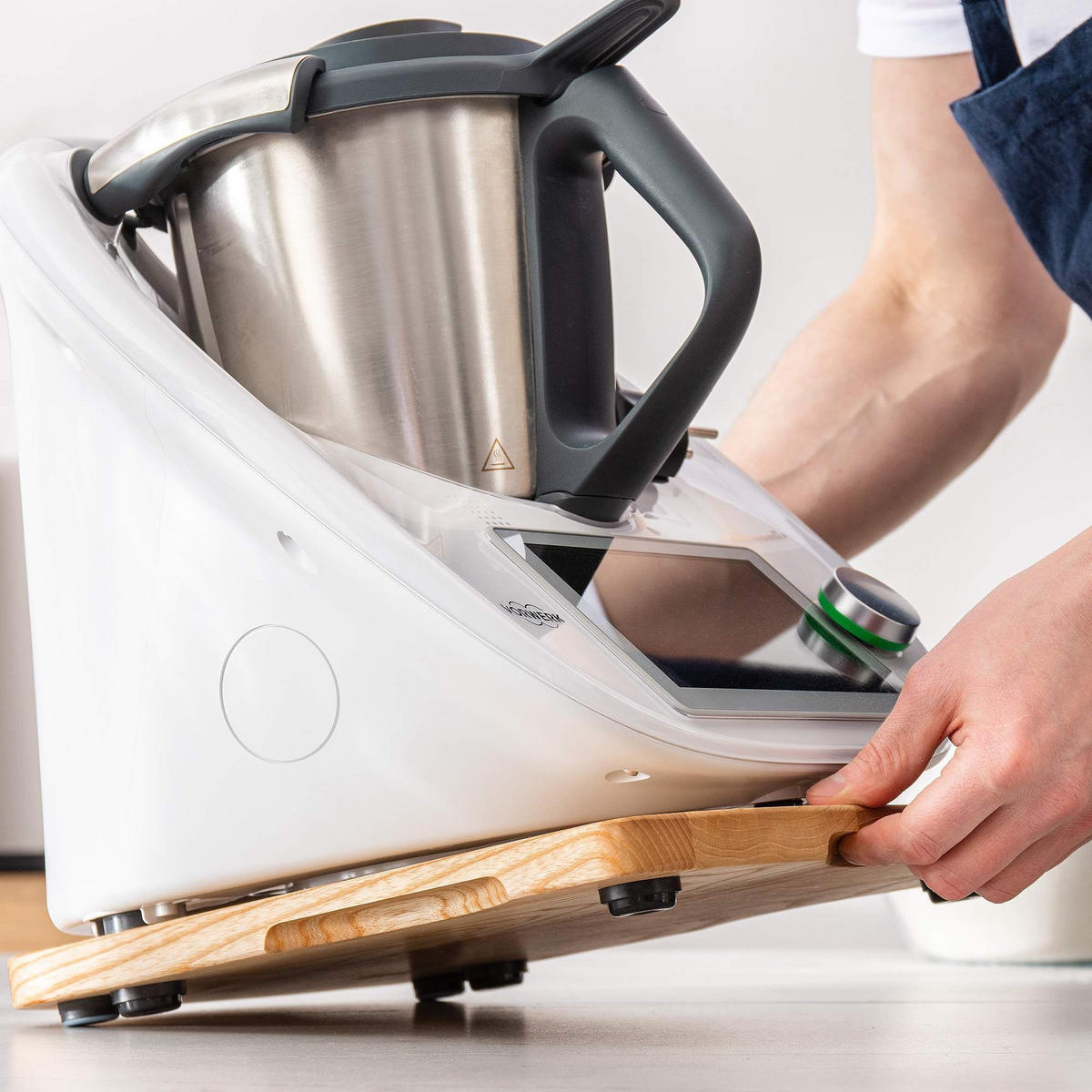 TOPFUNTERSETZER Gleitbrett COQUERE für Thermomix TM5 und TM10 - Eichefarben, Holz (32/35cm) - KONSIMO®