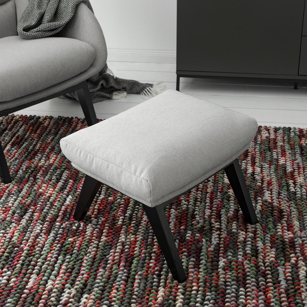 POLSTERHOCKER - Hellgrau/Schwarz, Eichenholz/Textil (54/41/41cm) - home24