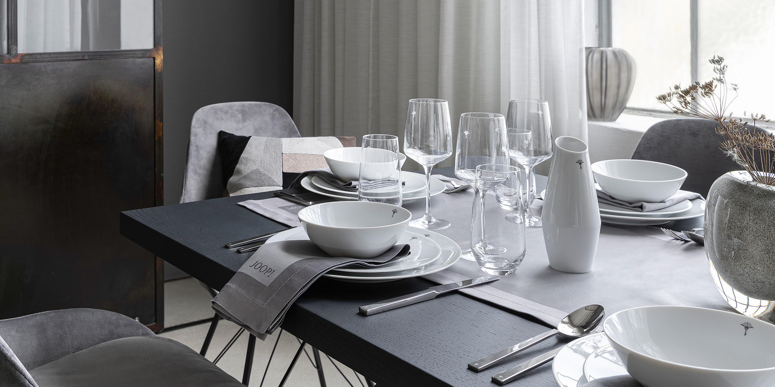 Hochwertige und elegante Tischkultur mit Produkten der Marke JOOP! Living.