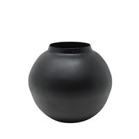 VASE Soyah aus Eisen in Schwarz Ø14,5/13,5 cm - Schwarz, Metall (13.5cm) - LaLe Living