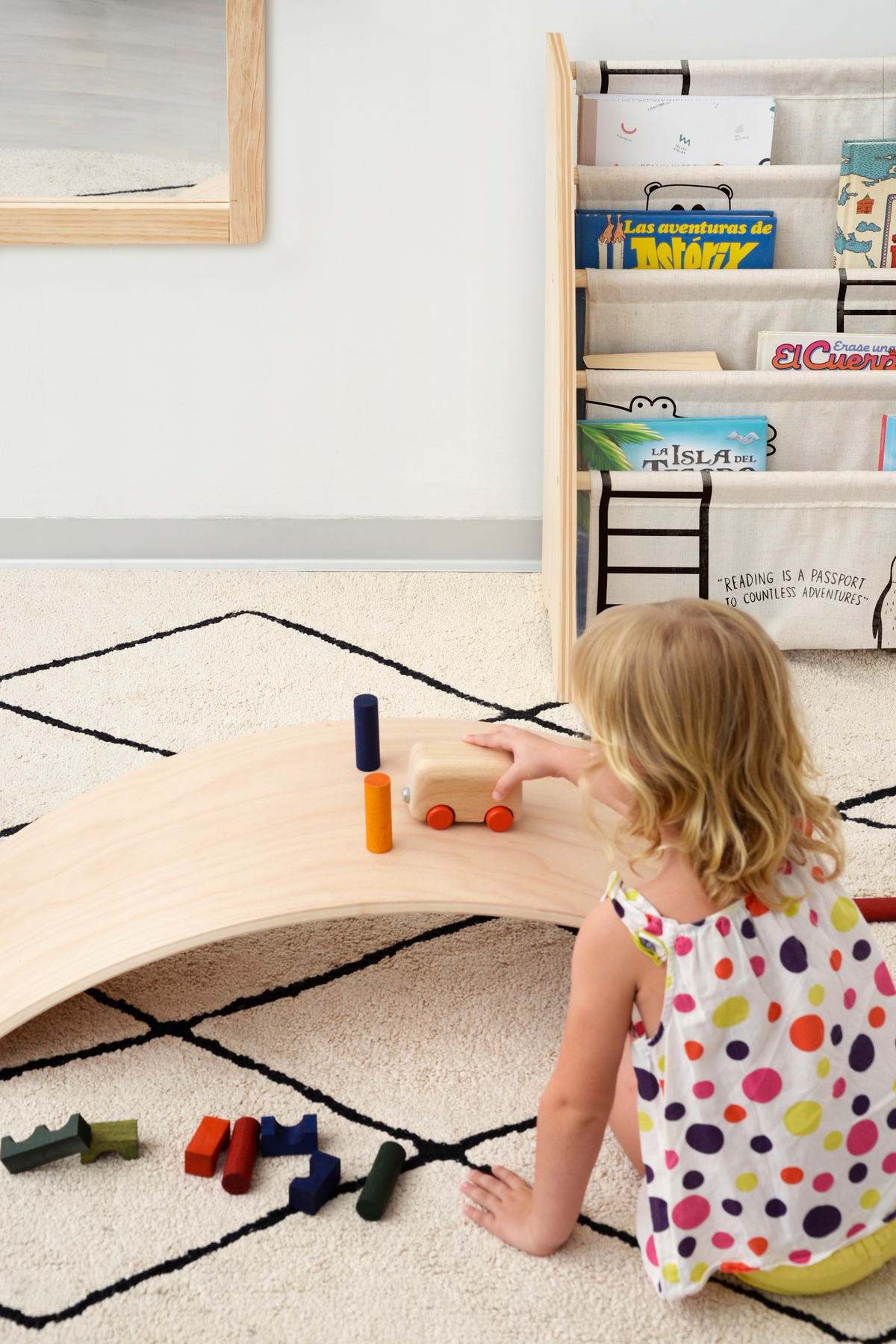 BÜCHERREGAL aus Kiefer-Sperrholz und Textil mit Montessori-Tiermotiven - Beige/Schwarz, Holz (31/71/61cm) - RNT By Really Nice Things