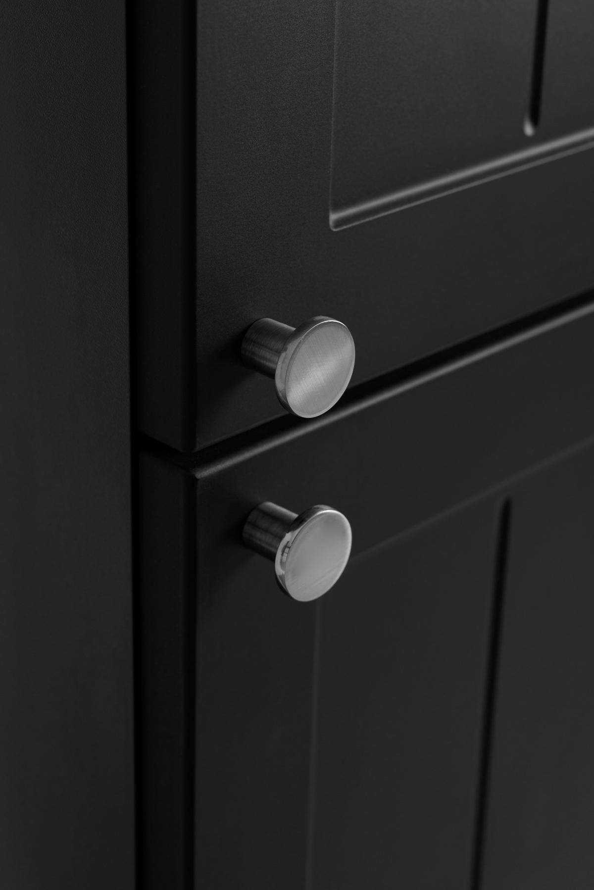 BADEZIMMERSCHRANK, schwarz, 35 x 136 x 27 cm, silberner Griff - Silberfarben/Schwarz, Holzwerkstoff/Metall (35/136/27cm) - 3XE LIVING