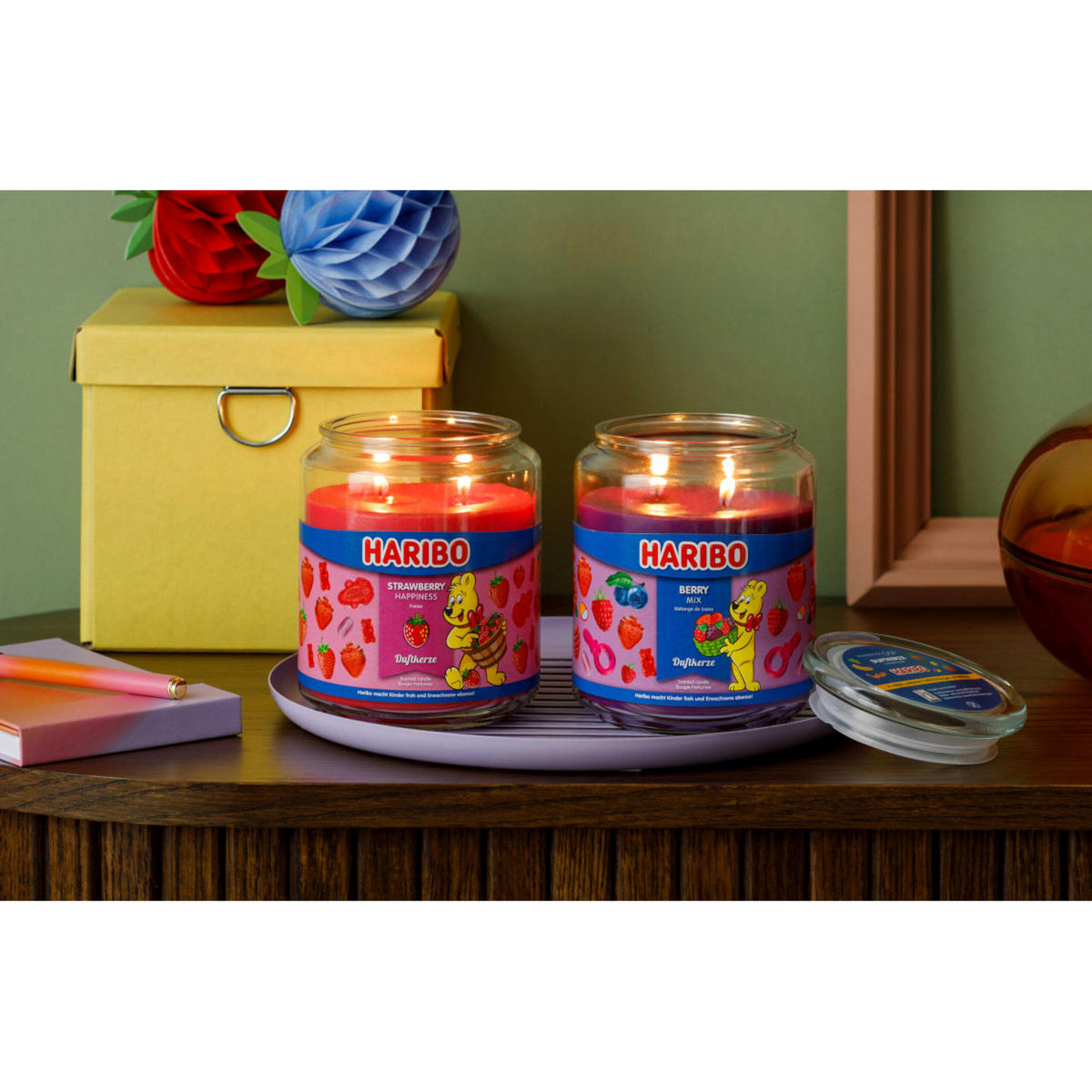 DUFTKERZE Haribo - Hellrot, Glas/Naturmaterialen (13cm)