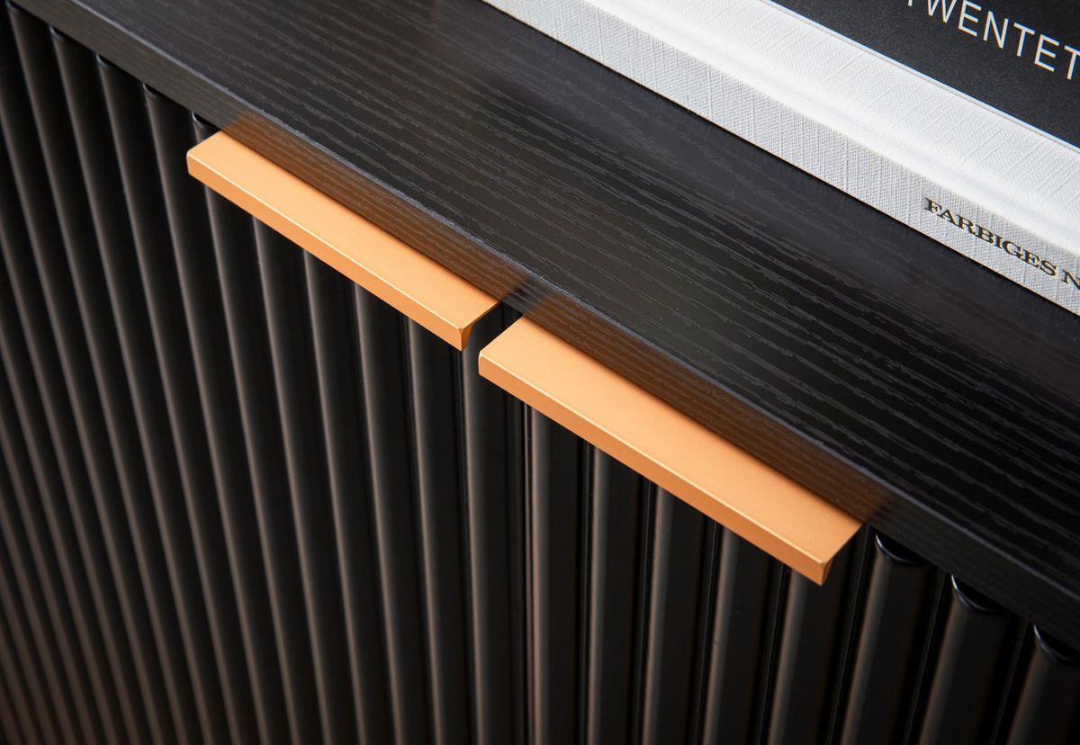 SIDEBOARD – Schwarz/Eiche-Dekor, 150x81x39 cm, mit Türen, Metallbeine - Goldfarben/Schwarz, Holzwerkstoff/Metall (150/81/39cm) - KADIMA DESIGN