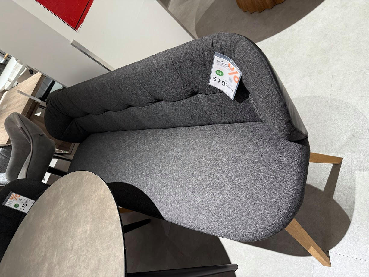 ÜLŐPAD LEVIA-BUDAÖRS OUTLET - Novel