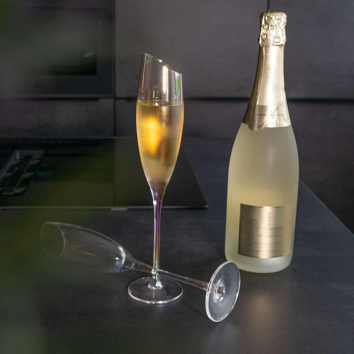 CHAMPAGNER/SEKT Glas mit moderner Kante Regenbogen Schimmer 150 ml (2er-Set) - Transparent, Glas (0.15L) - Intirilife